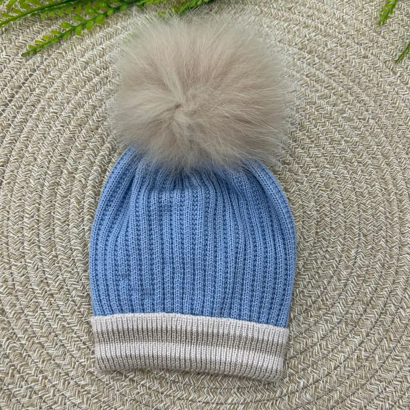 CAPPELO IN LANA CON POM PON IN VOLPE