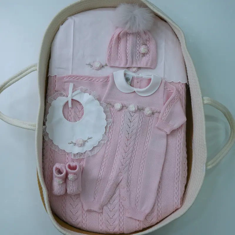TUTINA, CAPPELLO E BABBUCCE IN LANA
