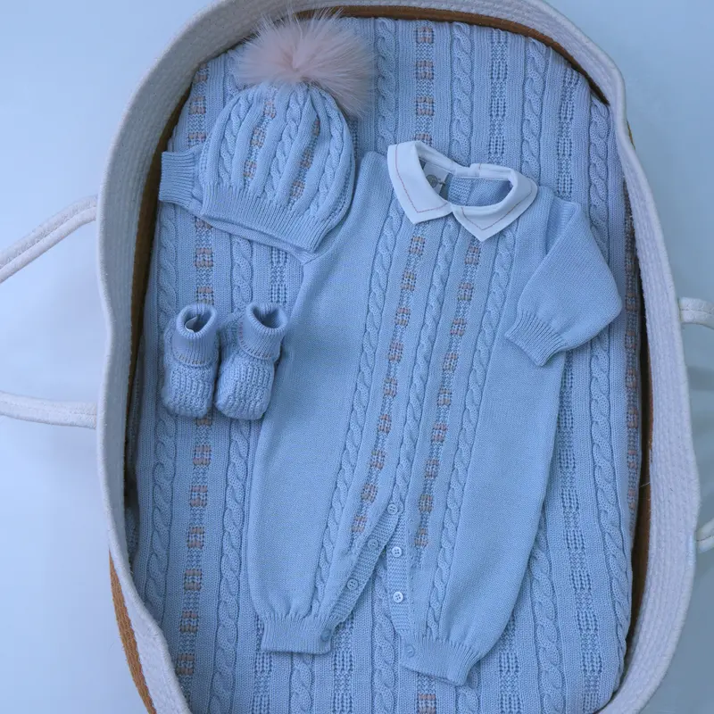 TUTINA, CAPPELLO E BABBUCCE IN LANA